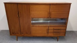 Buffet ou enfilade haute moderniste en teck, France vers 1960