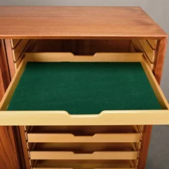 Buffet ou haut buffet Gunni Omann en teck pour Omann Jun Møbelfabrik, Danemark.