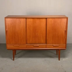 Buffet ou haut buffet Gunni Omann en teck pour Omann Jun Møbelfabrik, Danemark.