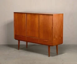 Buffet ou haut buffet Gunni Omann en teck pour Omann Jun Møbelfabrik, Danemark.
