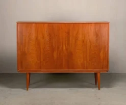 Buffet ou haut buffet Gunni Omann en teck pour Omann Jun Møbelfabrik, Danemark.