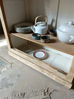 Buffet ouvert en bois