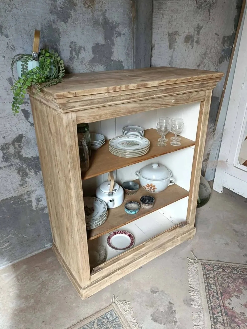 Buffet ouvert en bois