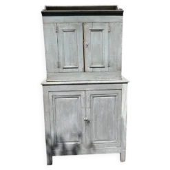 buffet parisien ancien gris bien rustique. Ses
