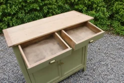 Buffet parisien ancien rénové – Vert Argile Envie & plateau bois – 99 cm