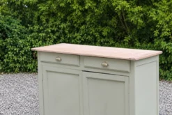 Buffet parisien ancien rénové – Vert Argile Envie & plateau bois – 99 cm
