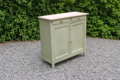 Buffet parisien ancien rénové – Vert Argile Envie & plateau bois – 99 cm