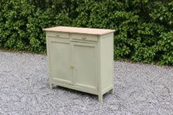 Buffet parisien ancien rénové – Vert Argile Envie & plateau bois – 99 cm