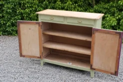 Buffet parisien ancien rénové – Vert Argile Envie & plateau bois – 99 cm