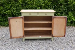 Buffet parisien ancien rénové – Vert Argile Envie & plateau bois – 99 cm