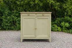 Buffet parisien ancien rénové – Vert Argile Envie & plateau bois – 99 cm