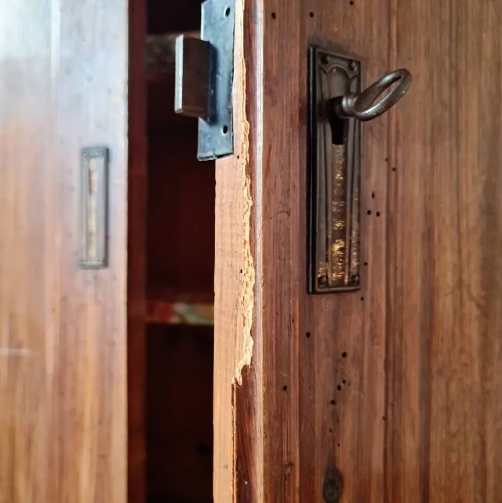 Buffet parisien bois ancien 2 portes panneautées