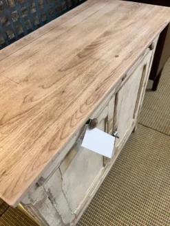 Buffet parisien patiné
