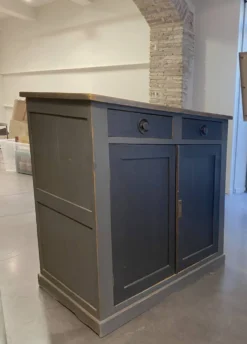 Buffet parisien peint à la caséine