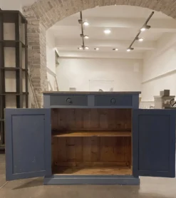 Buffet parisien peint à la caséine