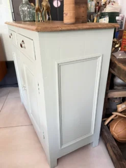 Buffet parisien vert amande vintage