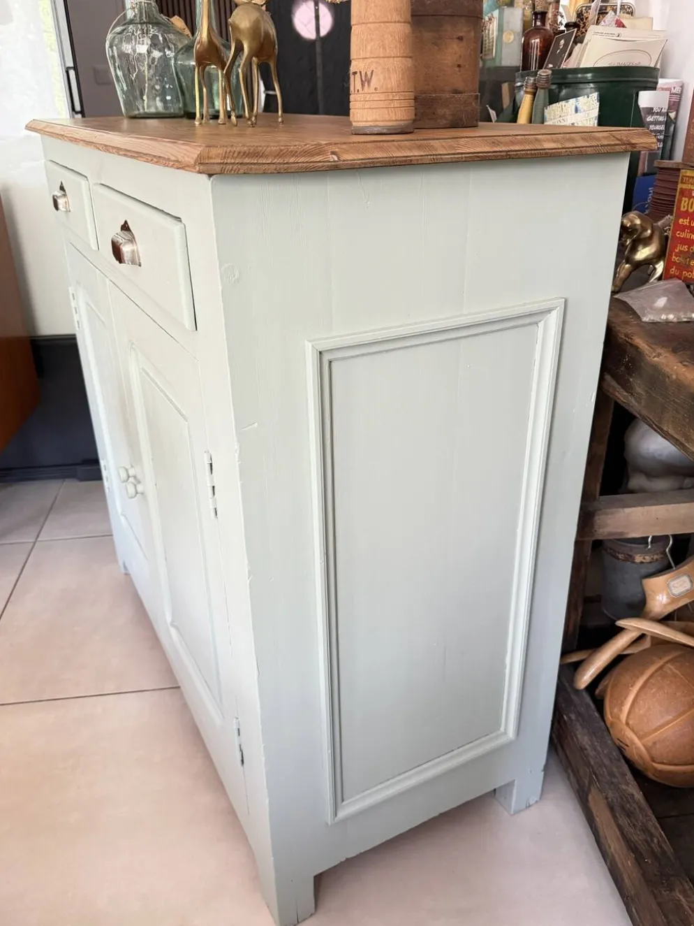 Buffet parisien vert amande vintage