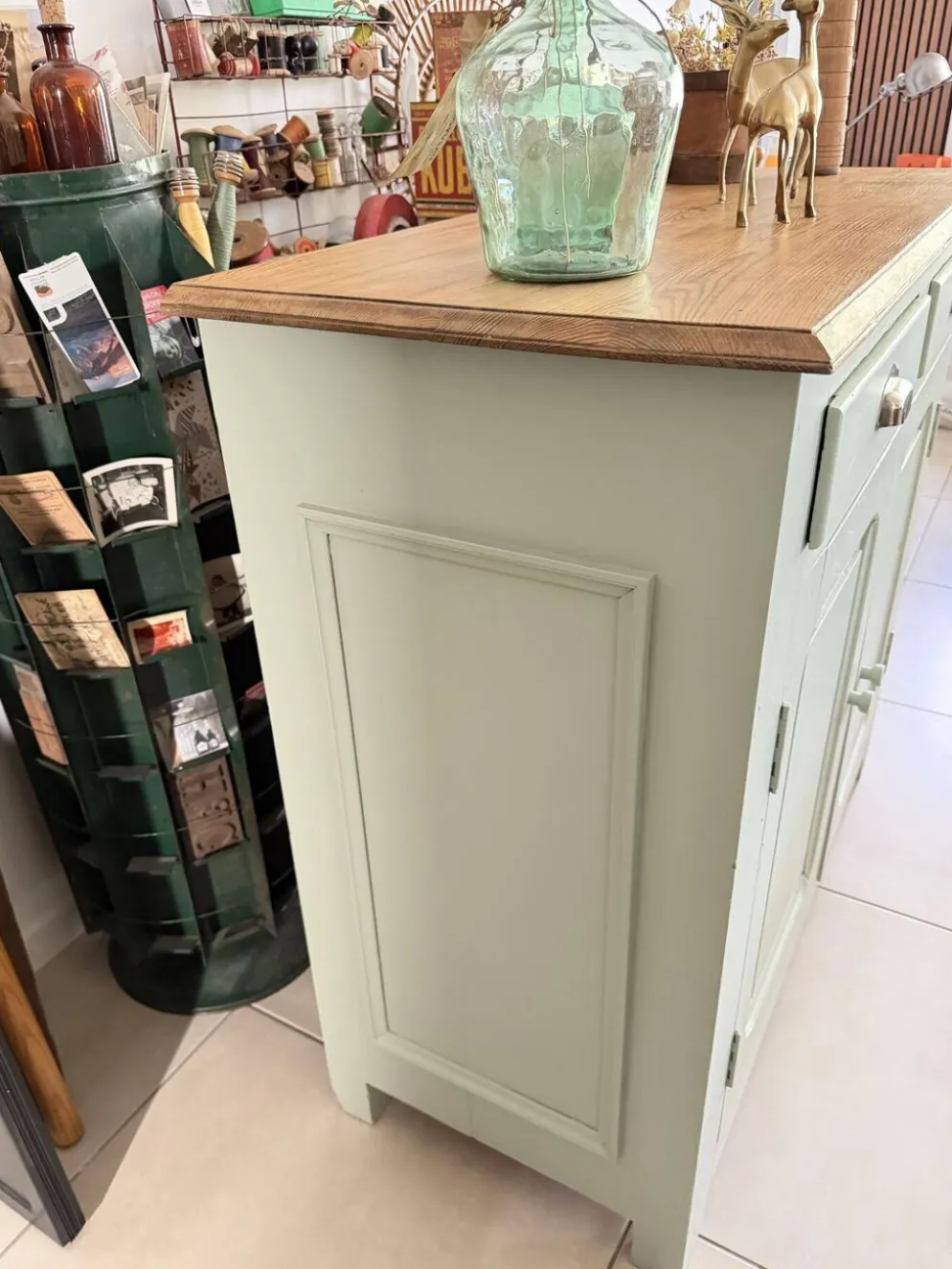 Buffet parisien vert amande vintage