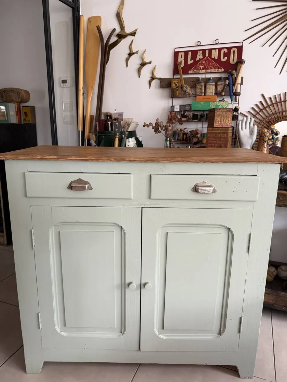 Buffet parisien vert amande vintage