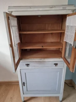 Buffet patiné,3 portes,1 tiroir