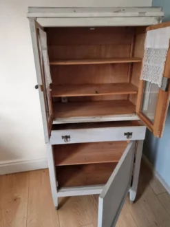 Buffet patiné,3 portes,1 tiroir