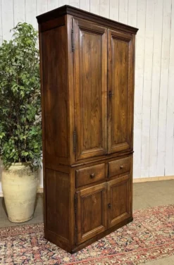 Buffet 4 portes en châtaignier fin XIXème provenant d'un ancien commerce