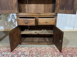 Buffet 4 portes en châtaignier fin XIXème provenant d'un ancien commerce
