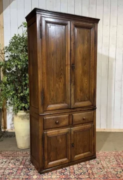 Buffet 4 portes en châtaignier fin XIXème provenant d'un ancien commerce