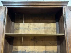 Buffet 4 portes en châtaignier fin XIXème provenant d'un ancien commerce