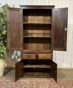 Buffet 4 portes en châtaignier fin XIXème provenant d'un ancien commerce