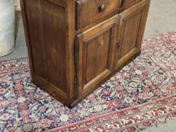 Buffet 4 portes en châtaignier fin XIXème provenant d'un ancien commerce
