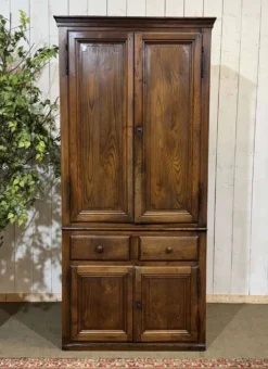Buffet 4 portes en châtaignier fin XIXème provenant d'un ancien commerce