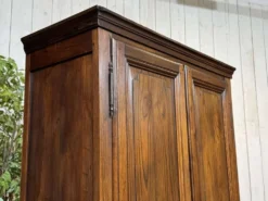 Buffet 4 portes en châtaignier fin XIXème provenant d'un ancien commerce