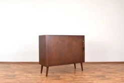 Buffet à portes tambour en teck danois des années 1960.