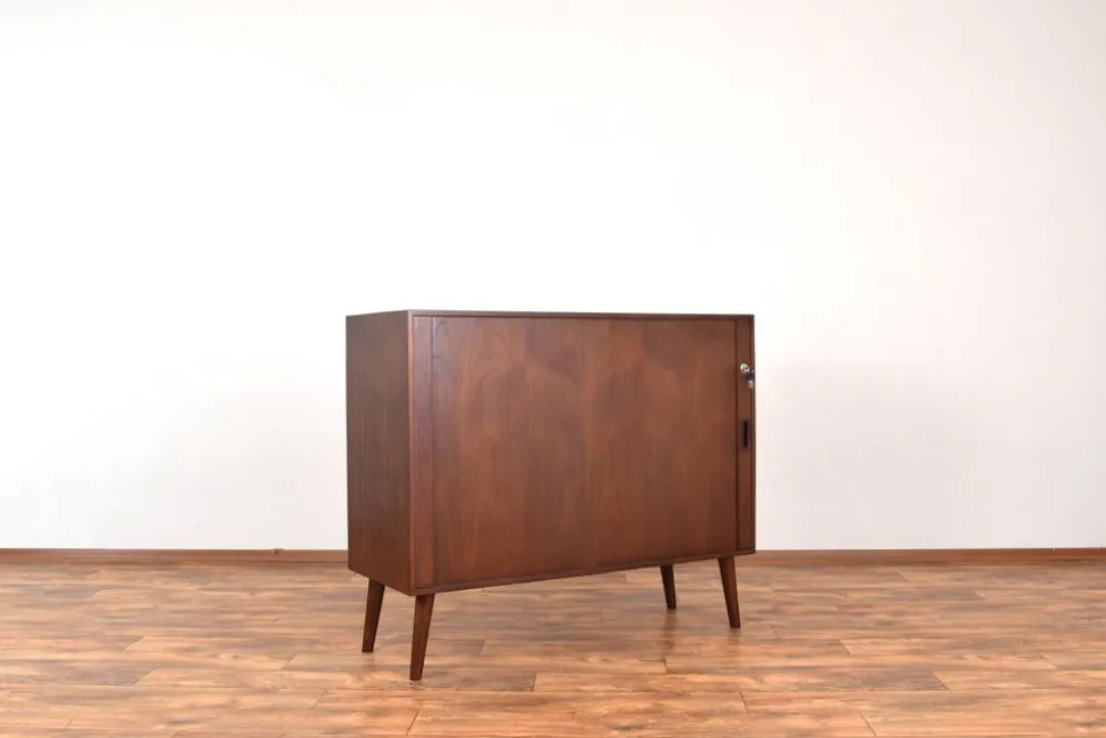 Buffet à portes tambour en teck danois des années 1960.