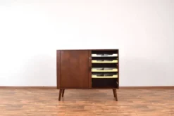 Buffet à portes tambour en teck danois des années 1960.