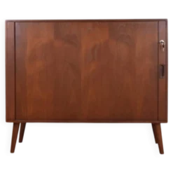 Buffet à portes tambour en teck danois des années 1960.