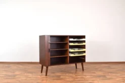 Buffet à portes tambour en teck danois des années 1960.