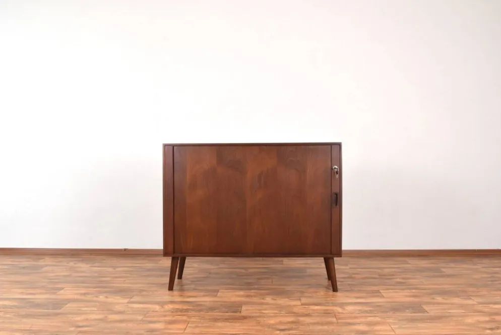 Buffet à portes tambour en teck danois des années 1960.