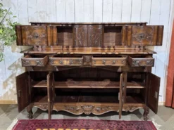 Buffet provençal Louis XV à glissants en noyer, fabrication des années 1950