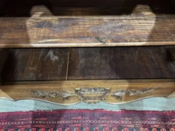 Buffet provençal Louis XV à glissants en noyer, fabrication des années 1950