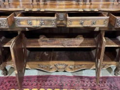 Buffet provençal Louis XV à glissants en noyer, fabrication des années 1950
