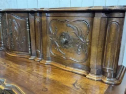 Buffet provençal Louis XV à glissants en noyer, fabrication des années 1950