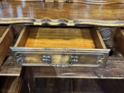 Buffet provençal Louis XV à glissants en noyer, fabrication des années 1950