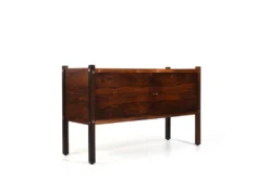 Buffet rare "Luciana" par Sergio Rodrigues pour OCA années 1960.