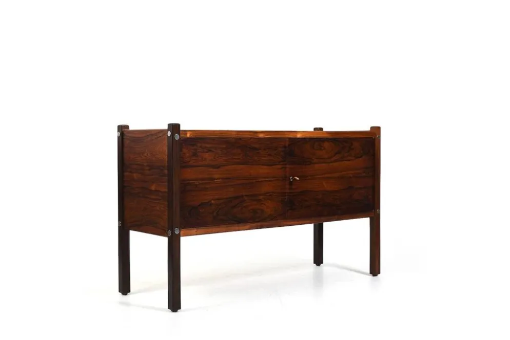 Buffet rare "Luciana" par Sergio Rodrigues pour OCA années 1960.