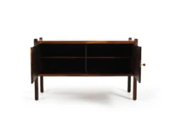 Buffet rare "Luciana" par Sergio Rodrigues pour OCA années 1960.