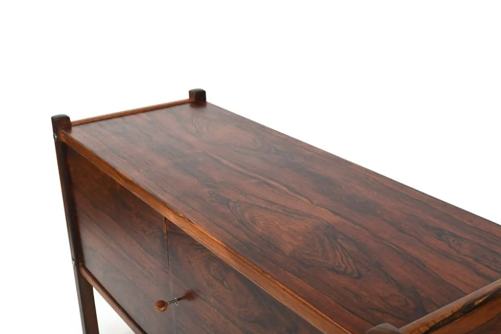 Buffet rare "Luciana" par Sergio Rodrigues pour OCA années 1960.