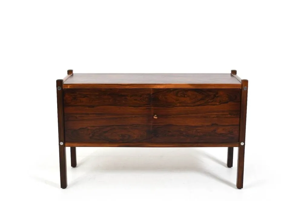 Buffet rare "Luciana" par Sergio Rodrigues pour OCA années 1960.
