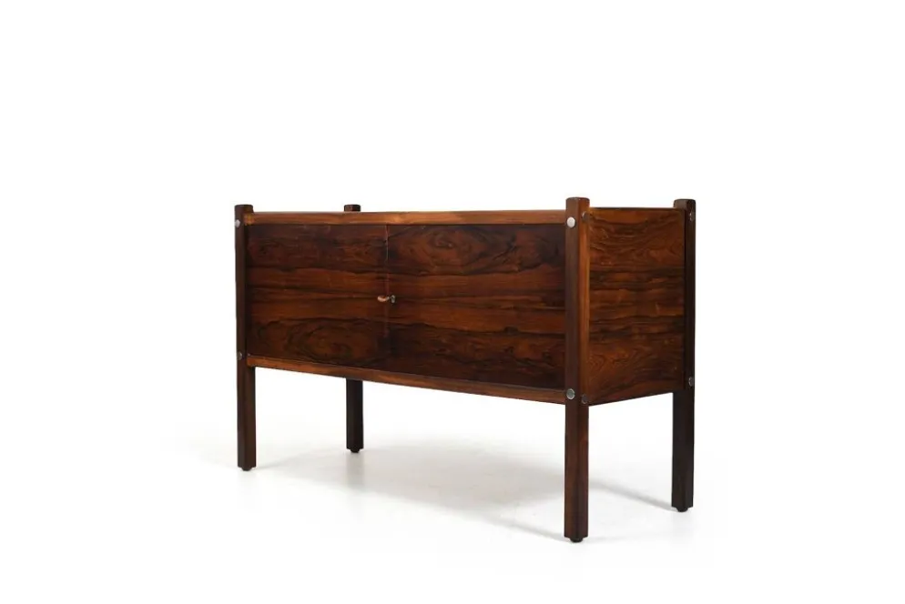 Buffet rare "Luciana" par Sergio Rodrigues pour OCA années 1960.